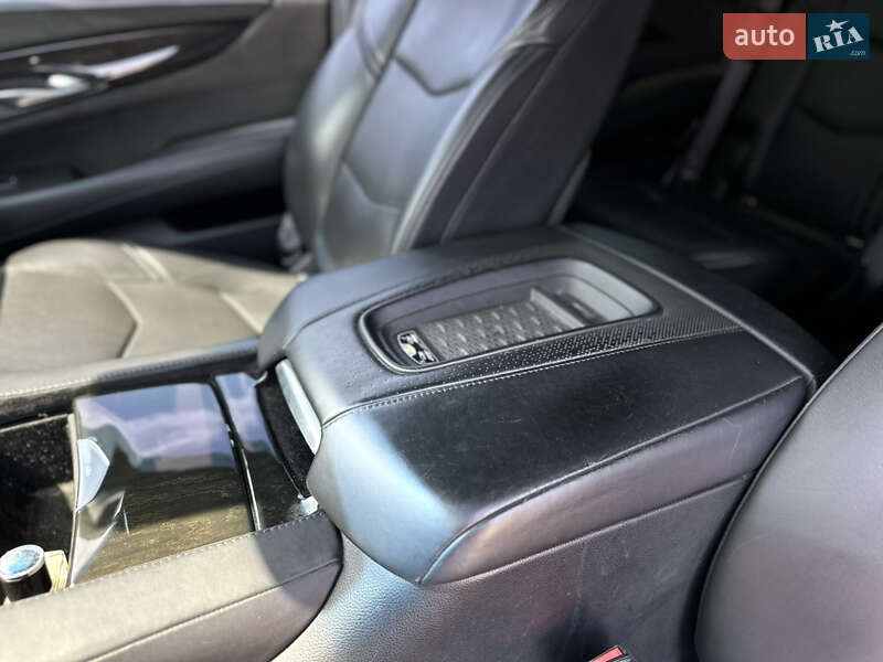 Внедорожник / Кроссовер Cadillac Escalade 2016 в Харькове