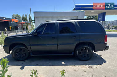Внедорожник / Кроссовер Cadillac Escalade 2001 в 