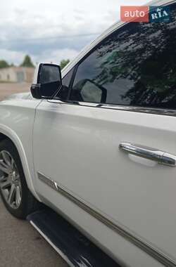 Внедорожник / Кроссовер Cadillac Escalade 2016 в 
