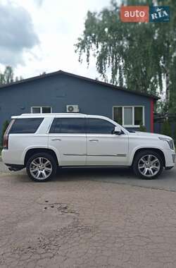 Внедорожник / Кроссовер Cadillac Escalade 2016 в 
