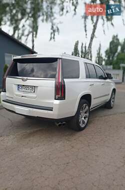 Внедорожник / Кроссовер Cadillac Escalade 2016 в 