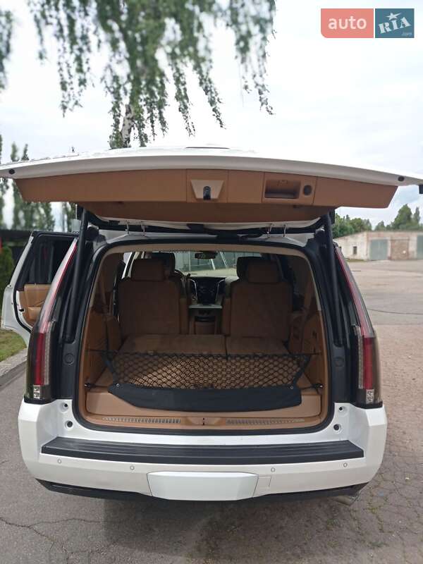 Позашляховик / Кросовер Cadillac Escalade 2016 в Чернігові фото 15 Позашляховик / Кросовер Cadillac Escalade 2016 в Чернігові