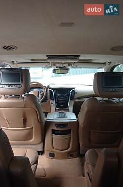 Внедорожник / Кроссовер Cadillac Escalade 2016 в 