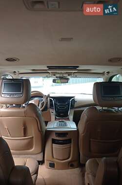 Внедорожник / Кроссовер Cadillac Escalade 2016 в 
