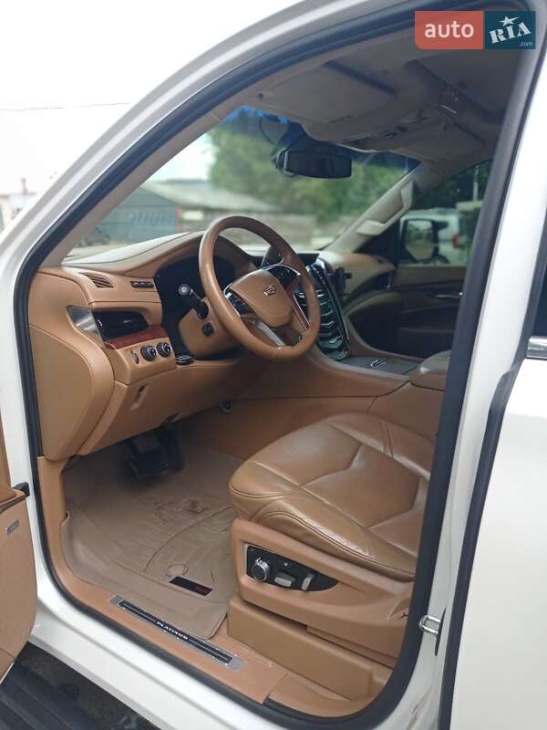 Позашляховик / Кросовер Cadillac Escalade 2016 в Чернігові фото 32 Позашляховик / Кросовер Cadillac Escalade 2016 в Чернігові