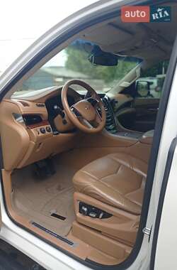 Внедорожник / Кроссовер Cadillac Escalade 2016 в 