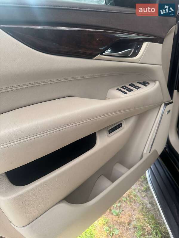 Внедорожник / Кроссовер Cadillac Escalade 2014 в Львове фото 57 Внедорожник / Кроссовер Cadillac Escalade 2014 в Львове