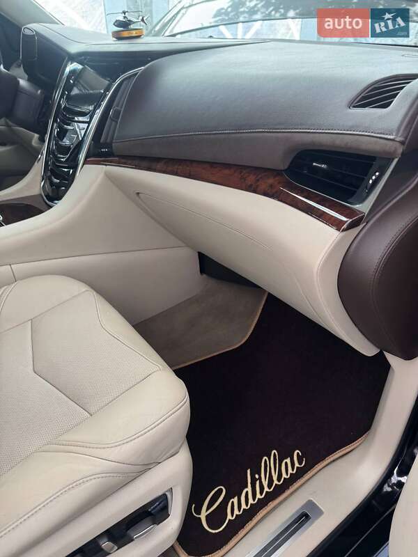 Внедорожник / Кроссовер Cadillac Escalade 2014 в Львове фото 76 Внедорожник / Кроссовер Cadillac Escalade 2014 в Львове