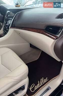 Внедорожник / Кроссовер Cadillac Escalade 2014 в 