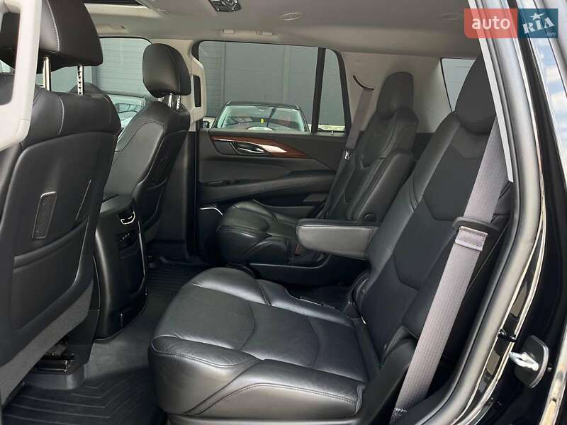 Внедорожник / Кроссовер Cadillac Escalade 2017 в Львове