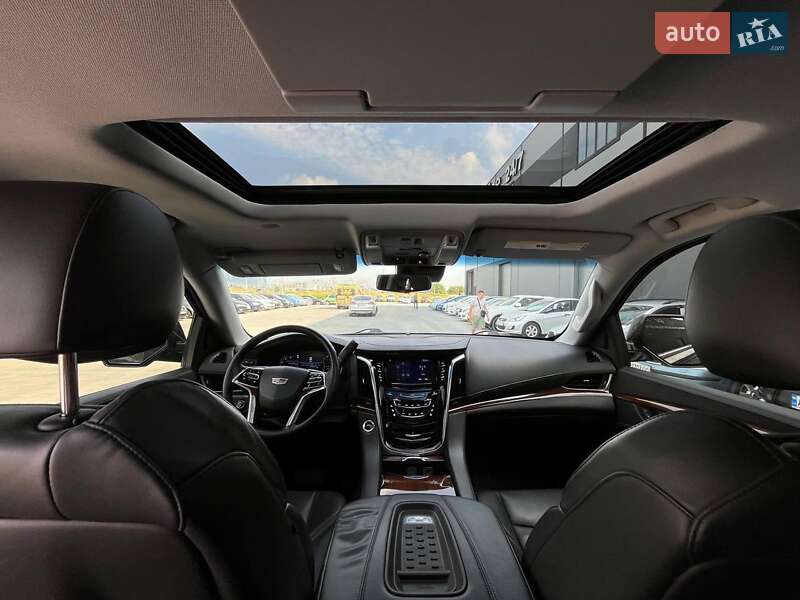 Внедорожник / Кроссовер Cadillac Escalade 2017 в Львове