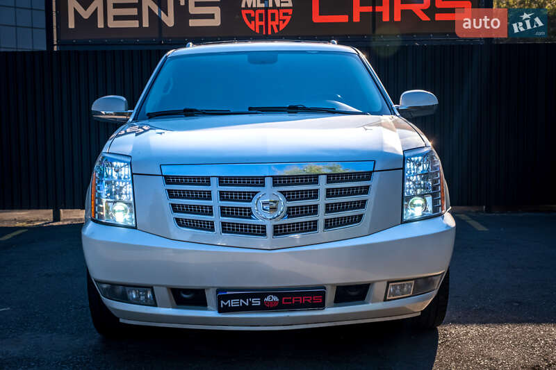 Позашляховик / Кросовер Cadillac Escalade 2011 в Києві