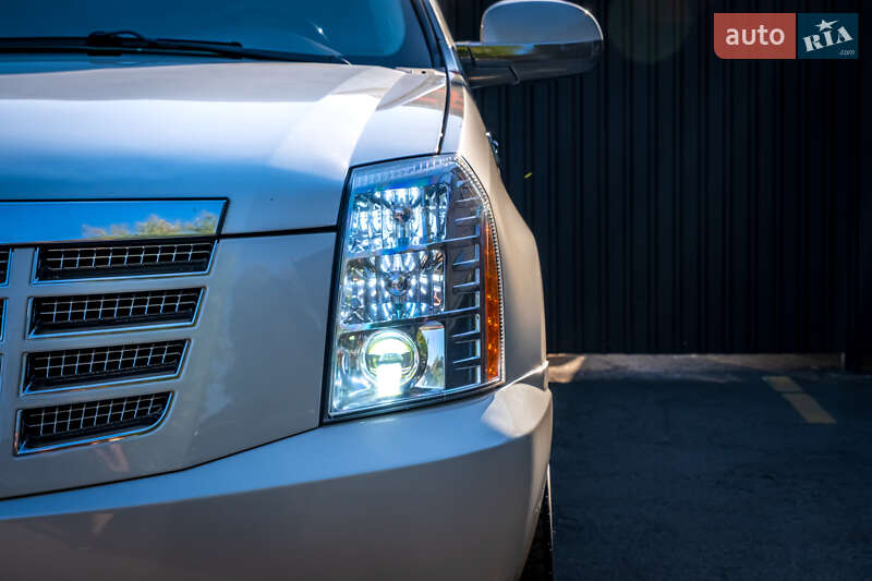 Позашляховик / Кросовер Cadillac Escalade 2011 в Києві