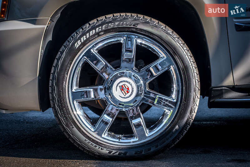 Позашляховик / Кросовер Cadillac Escalade 2011 в Києві