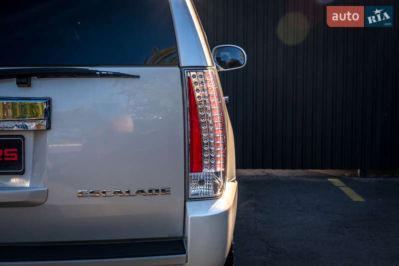 Позашляховик / Кросовер Cadillac Escalade 2011 в Києві