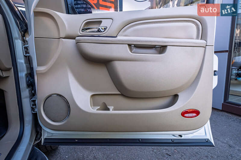 Позашляховик / Кросовер Cadillac Escalade 2011 в Києві