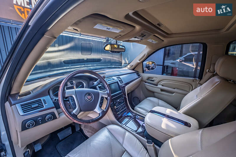 Позашляховик / Кросовер Cadillac Escalade 2011 в Києві