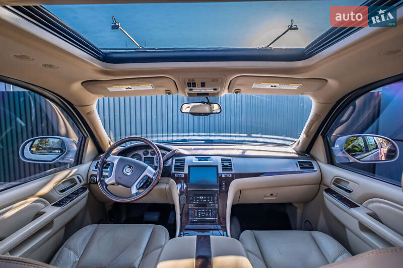 Позашляховик / Кросовер Cadillac Escalade 2011 в Києві