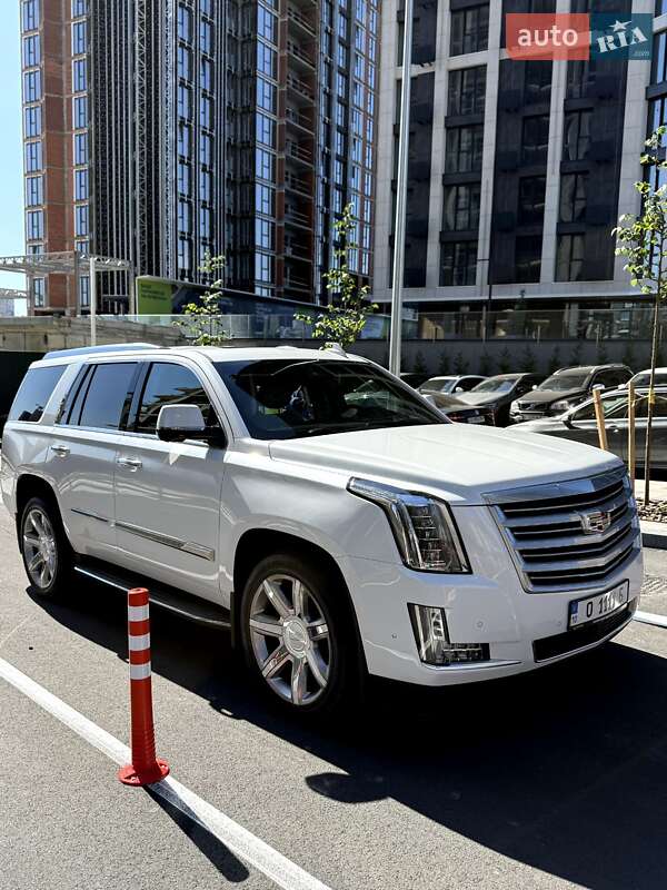 Внедорожник / Кроссовер Cadillac Escalade 2017 в Киеве