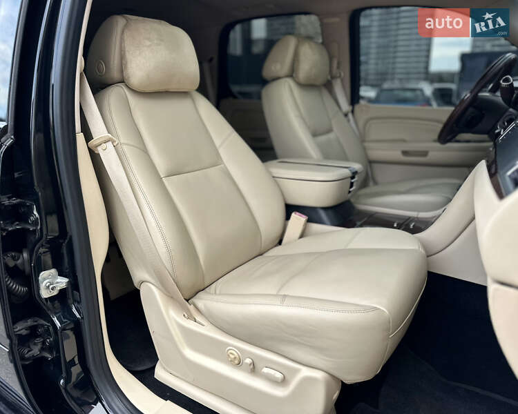 Позашляховик / Кросовер Cadillac Escalade 2007 в Києві
