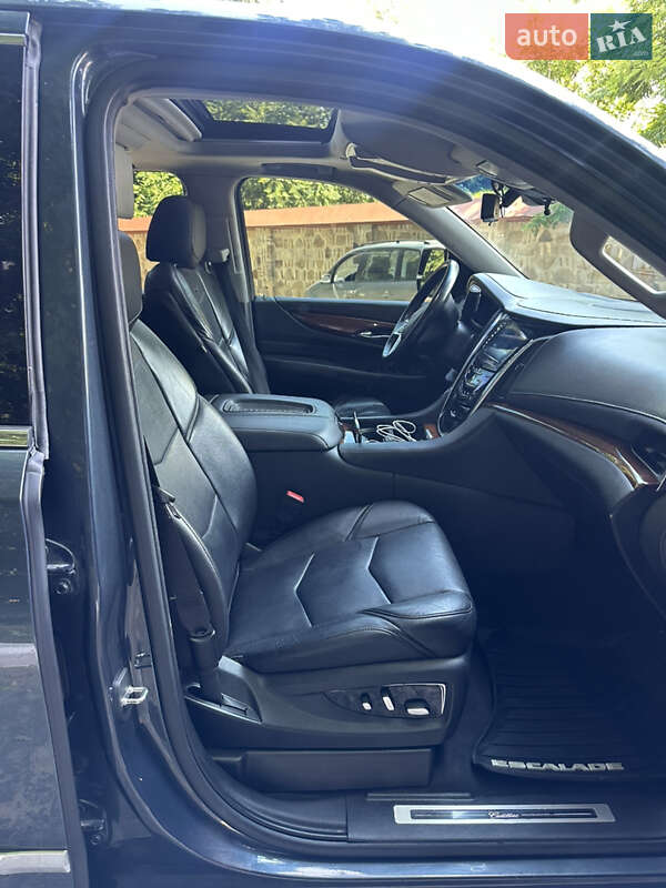 Позашляховик / Кросовер Cadillac Escalade 2018 в Чернівцях фото 26 Позашляховик / Кросовер Cadillac Escalade 2018 в Чернівцях