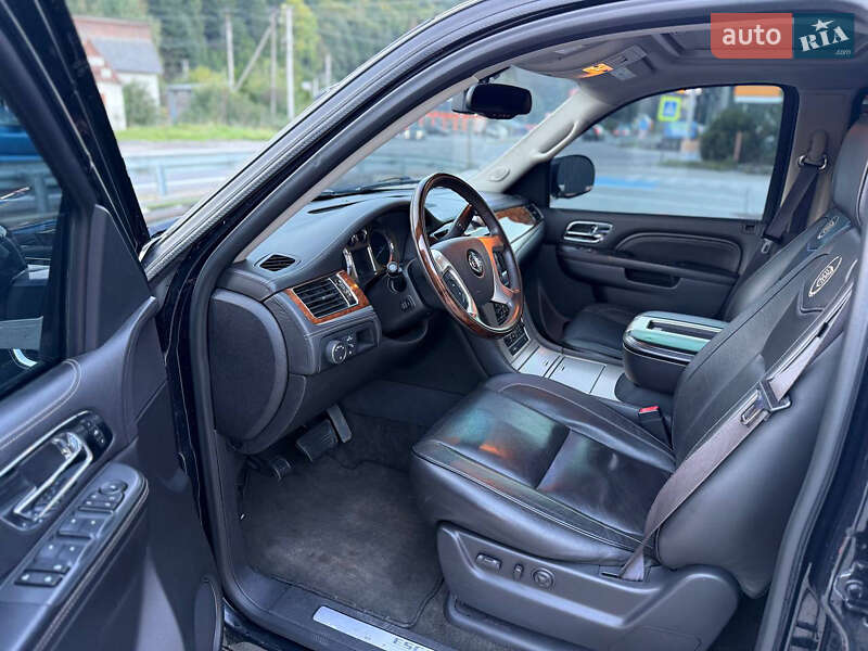 Внедорожник / Кроссовер Cadillac Escalade 2013 в Сколе