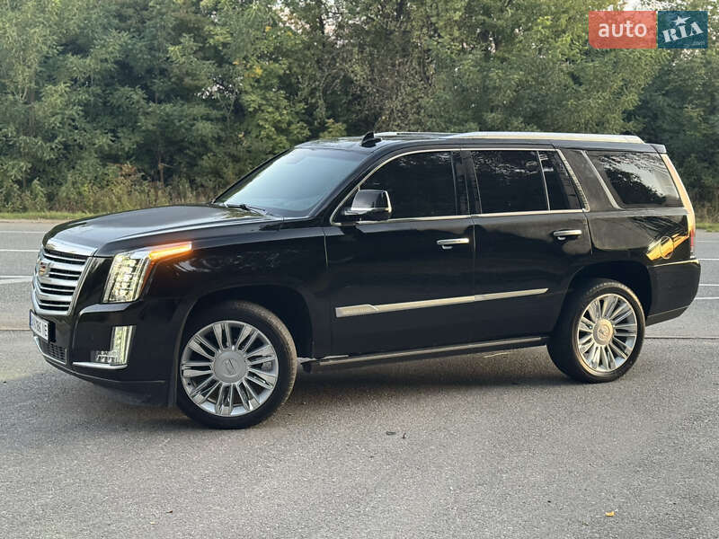 Внедорожник / Кроссовер Cadillac Escalade 2016 в Хмельницком