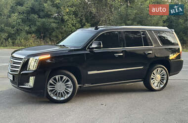 Внедорожник / Кроссовер Cadillac Escalade 2016 в 