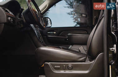 Позашляховик / Кросовер Cadillac Escalade 2008 в 