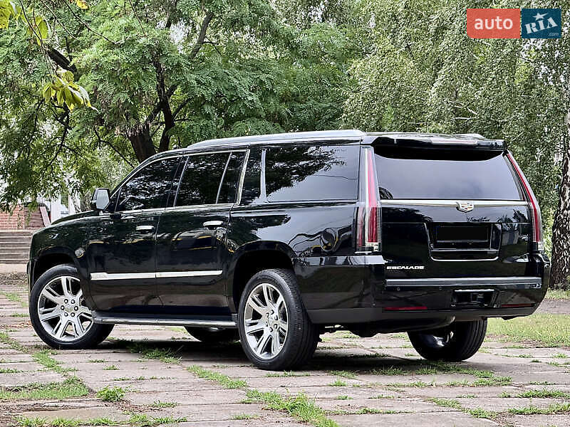 Внедорожник / Кроссовер Cadillac Escalade 2016 в Киеве