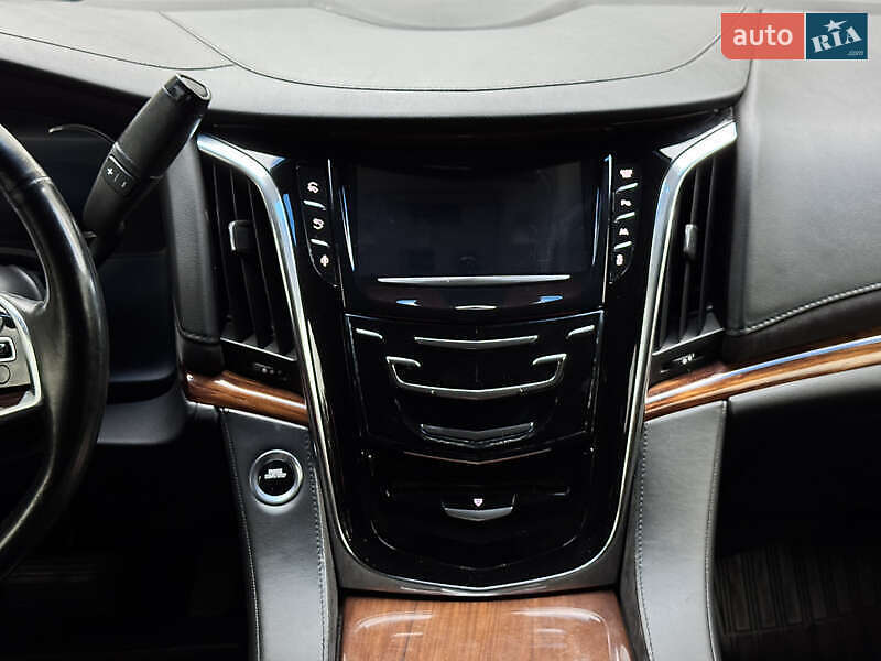 Внедорожник / Кроссовер Cadillac Escalade 2016 в Киеве