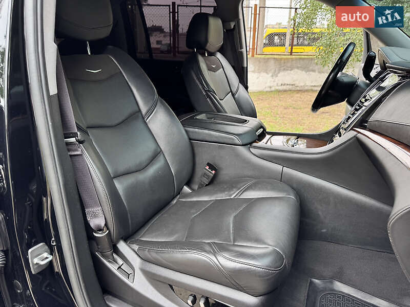 Внедорожник / Кроссовер Cadillac Escalade 2016 в Киеве