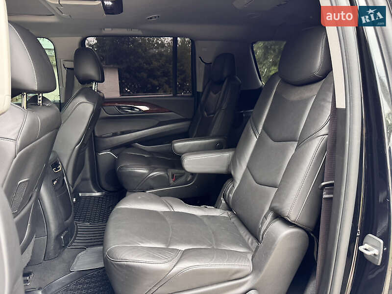 Внедорожник / Кроссовер Cadillac Escalade 2016 в Киеве