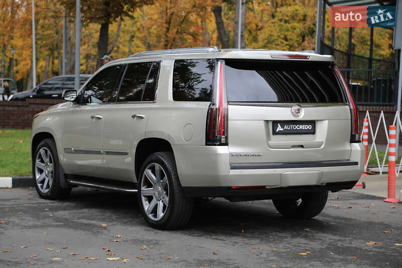 Внедорожник / Кроссовер Cadillac Escalade 2014 в Харькове