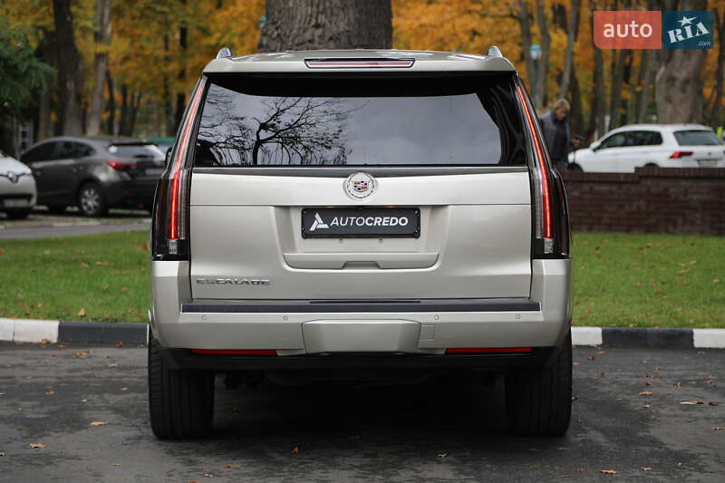 Внедорожник / Кроссовер Cadillac Escalade 2014 в Харькове
