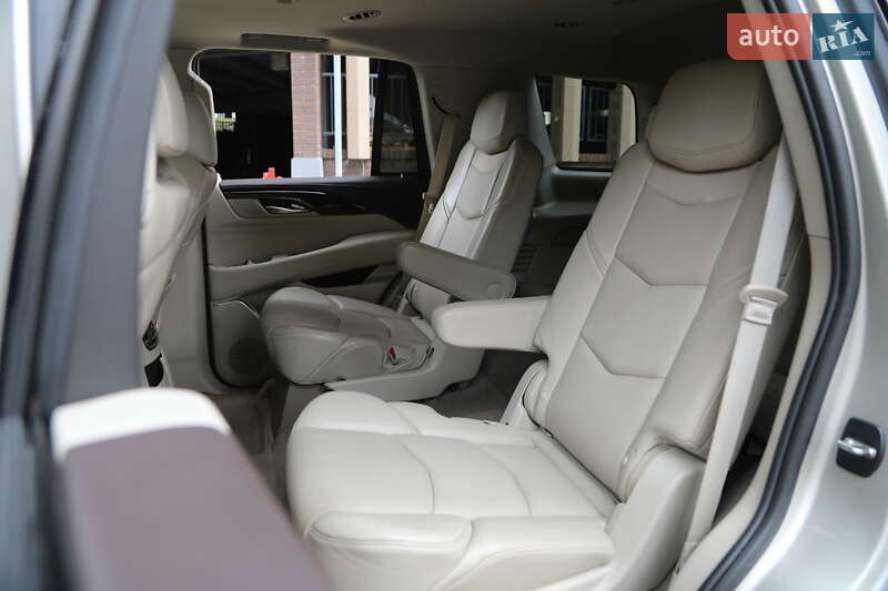 Внедорожник / Кроссовер Cadillac Escalade 2014 в Харькове