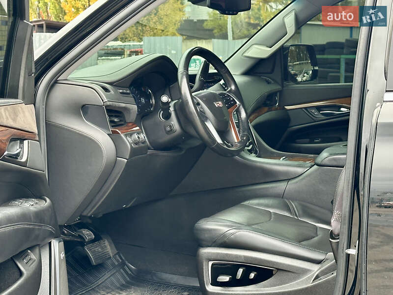 Внедорожник / Кроссовер Cadillac Escalade 2016 в Киеве фото 10 Внедорожник / Кроссовер Cadillac Escalade 2016 в Киеве