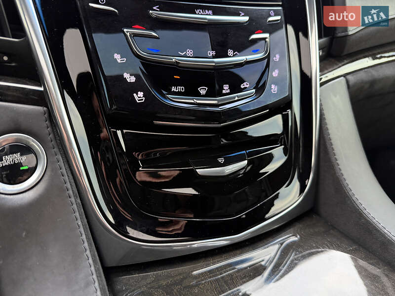 Внедорожник / Кроссовер Cadillac Escalade 2015 в Киеве