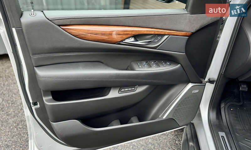 Позашляховик / Кросовер Cadillac Escalade 2016 в Києві фото 23 Позашляховик / Кросовер Cadillac Escalade 2016 в Києві