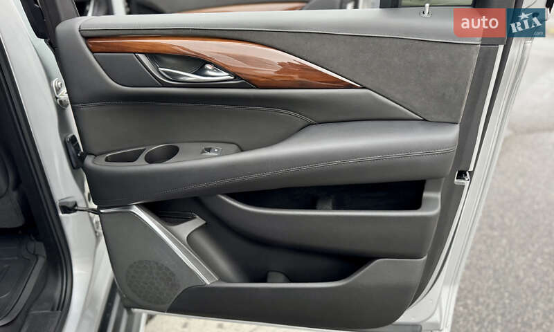 Позашляховик / Кросовер Cadillac Escalade 2016 в Києві фото 35 Позашляховик / Кросовер Cadillac Escalade 2016 в Києві