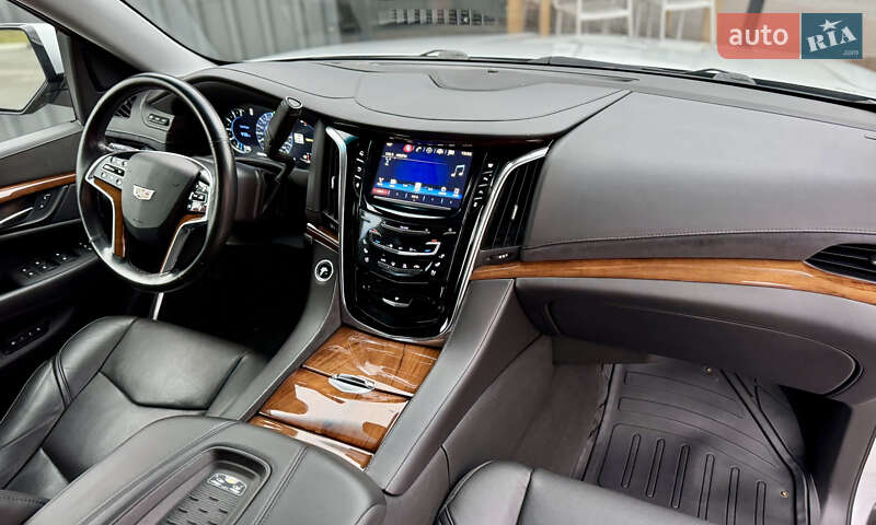 Позашляховик / Кросовер Cadillac Escalade 2016 в Києві фото 38 Позашляховик / Кросовер Cadillac Escalade 2016 в Києві