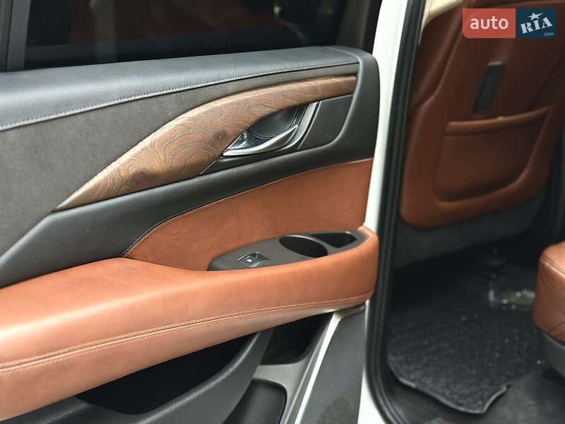 Позашляховик / Кросовер Cadillac Escalade 2016 в Тернополі фото 45 Позашляховик / Кросовер Cadillac Escalade 2016 в Тернополі