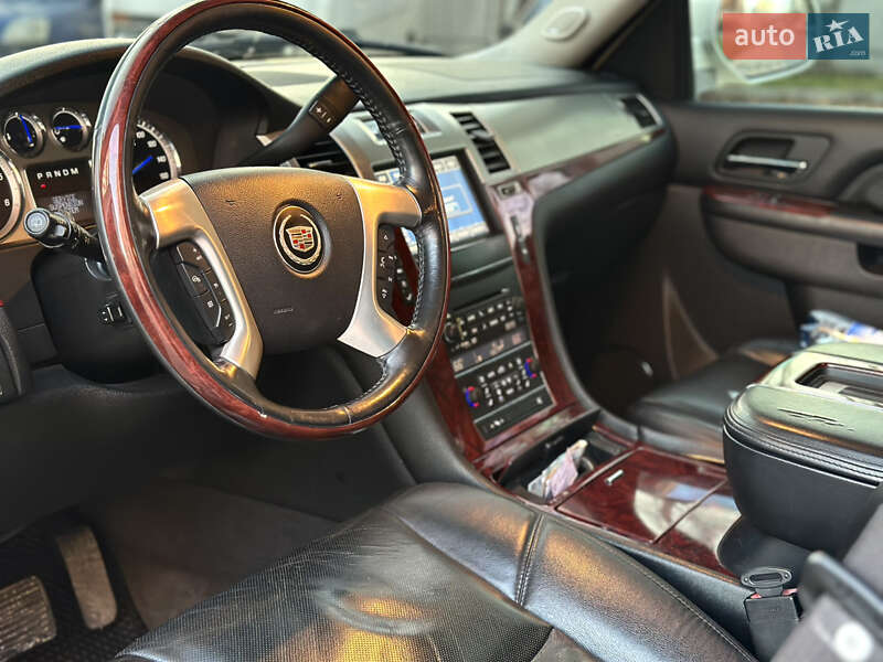 Позашляховик / Кросовер Cadillac Escalade 2013 в Тернополі фото 28 Позашляховик / Кросовер Cadillac Escalade 2013 в Тернополі