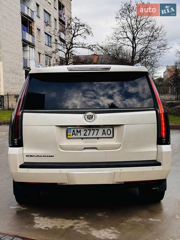 Внедорожник / Кроссовер Cadillac Escalade 2014 в Коростене