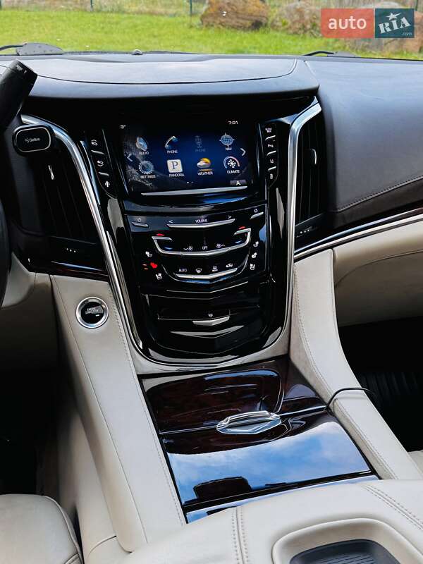 Внедорожник / Кроссовер Cadillac Escalade 2014 в Коростене