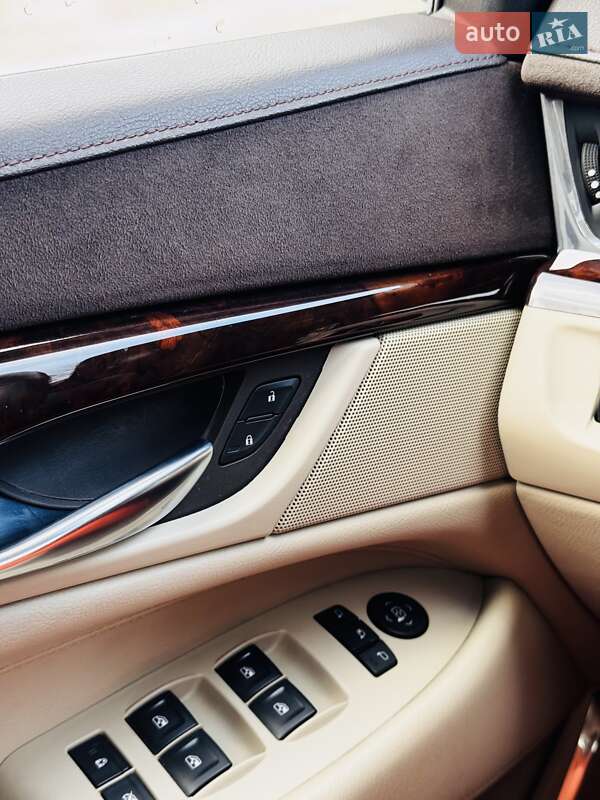 Внедорожник / Кроссовер Cadillac Escalade 2014 в Коростене