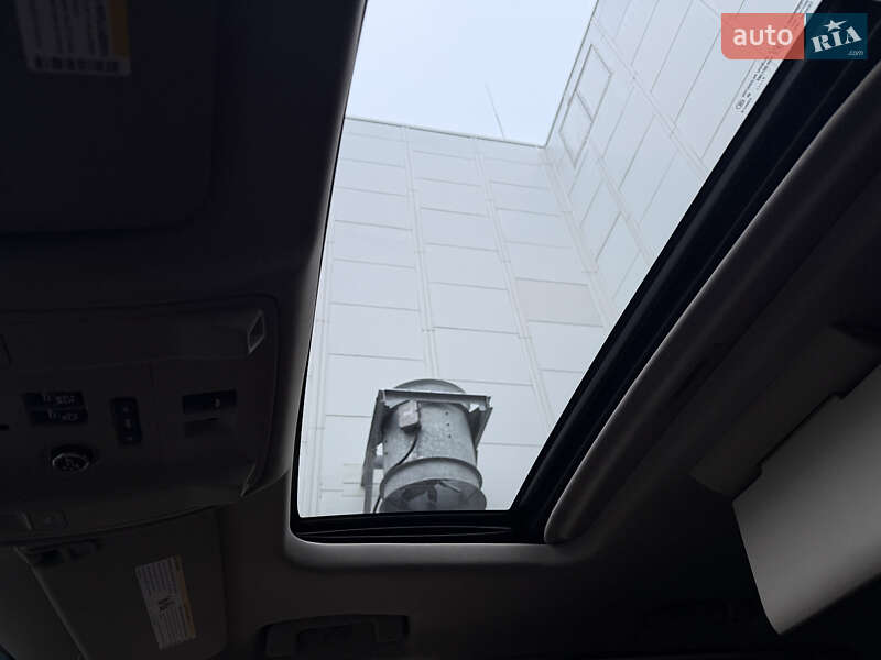 Позашляховик / Кросовер Cadillac Escalade 2014 в Києві фото 44 Позашляховик / Кросовер Cadillac Escalade 2014 в Києві