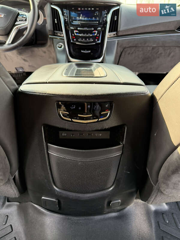 Внедорожник / Кроссовер Cadillac Escalade 2018 в Кривом Роге