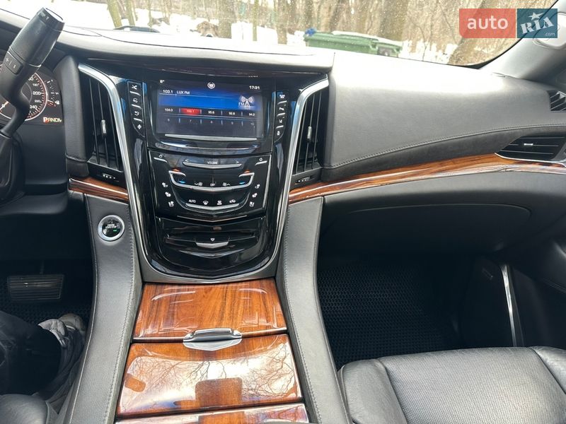 Внедорожник / Кроссовер Cadillac Escalade 2014 в Киеве