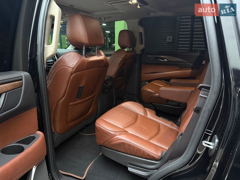 Внедорожник / Кроссовер Cadillac Escalade 2014 в Киеве